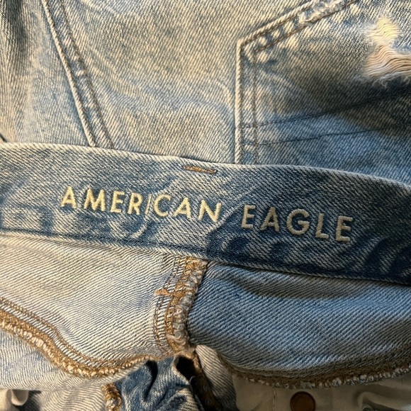 American Eagle Light Wash Distressed Curvy Mom Denim Short - Picture 8 of 11